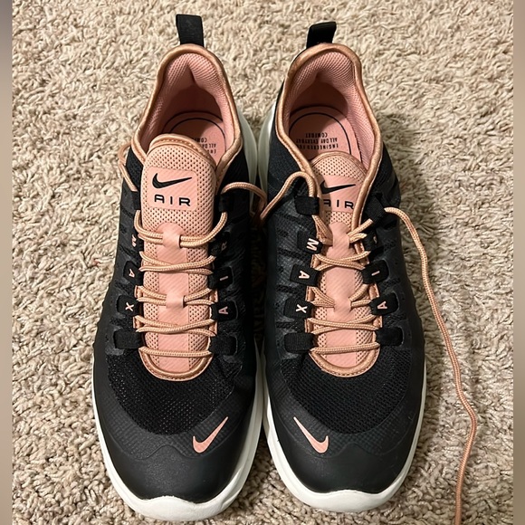 Nike Shoes - Nike women’s Air Max Axis - size: 10.5